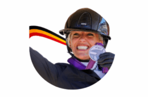 Logo-afbeelding van paralympisch amazone Manon Claeys met Belgische vlag en medaille, gebruikt in sponsordossier.