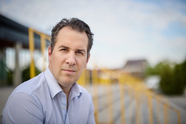 Portret van Frederick Reynaert: oprichter van marcom.wisdom, marketingbureau voor technische bedrijven